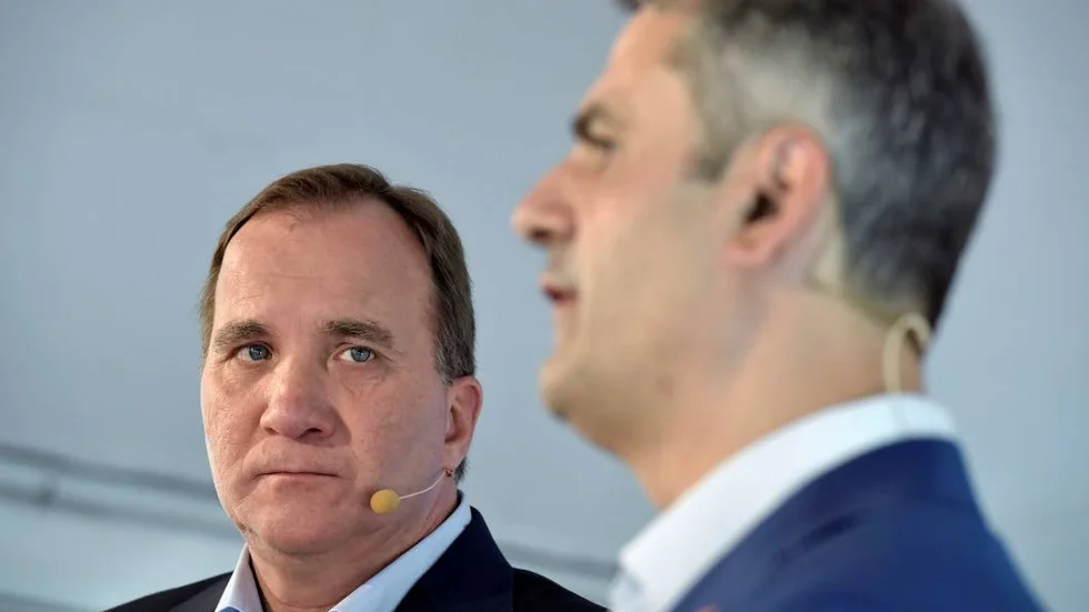 Samordnare Baylan. Stefan Löfven tog hjälp av sin samordningsminister Ibrahim Baylan vid pressträffen före talet i Almedalen.