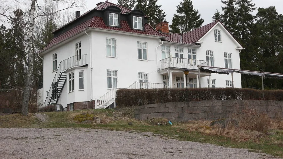 Villa Bråviken är i dag ett HVB-hem. Verksamheten har fått hård kritik av Inspektionen för vård och omsorg.