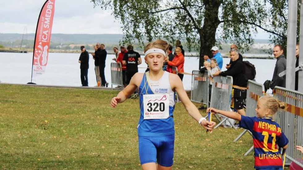 Pristagare. Simon Hjortmark blev Bråviksloppet förste segrare när han försvarade fjolårstiteln över 5 km vid Bråvikloppet.