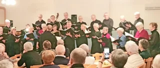 Byagården fylldes av härlig musik