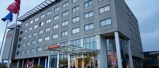 Par nekar till att ha rymt från covidhotellet
