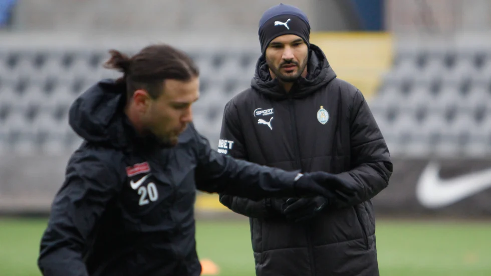 Jawad Al Jebouri och hans AFC Eskilstuna är tillbaka på Tunavallen efter det tio dagar långa träningslägret.