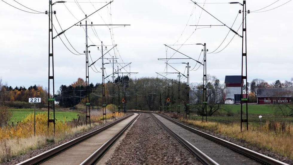 


SSU: are och S-riksdagsledamöter från Östergötland vill att staten lånar pengar för att bygga höghastighetståg i snabb takt och med hög fart. 



