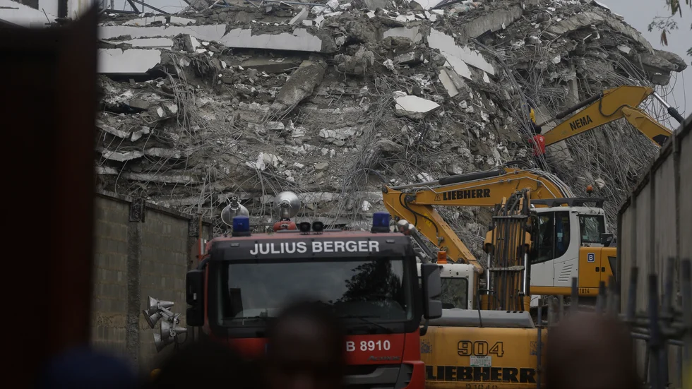 Sökandet efter överlevande fortsätter efter huskollapsen i Lagos.