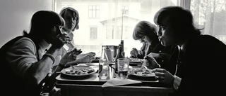 Boken med historierna som stannat i turnébussen