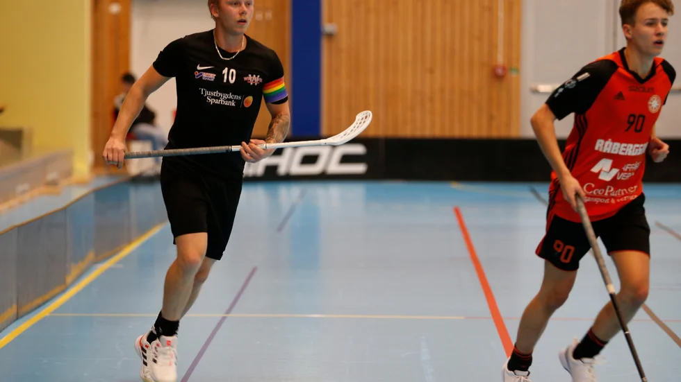 Lagkapten Albin Alfonsson såg till att ge sitt WIBK ledningen redan efter fyra minuter, men det räckte inte mot serieledande Vetlanda som till slut vann med 6–3.