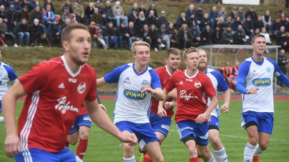 Södra Vi och Djursdala gjorde upp i ett toppderby på Ulfveskog på söndagen. 