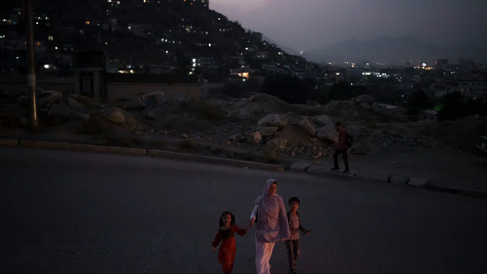 En afghansk familj i Kabul i Afghanistan. Arkivbild från den 19 december.