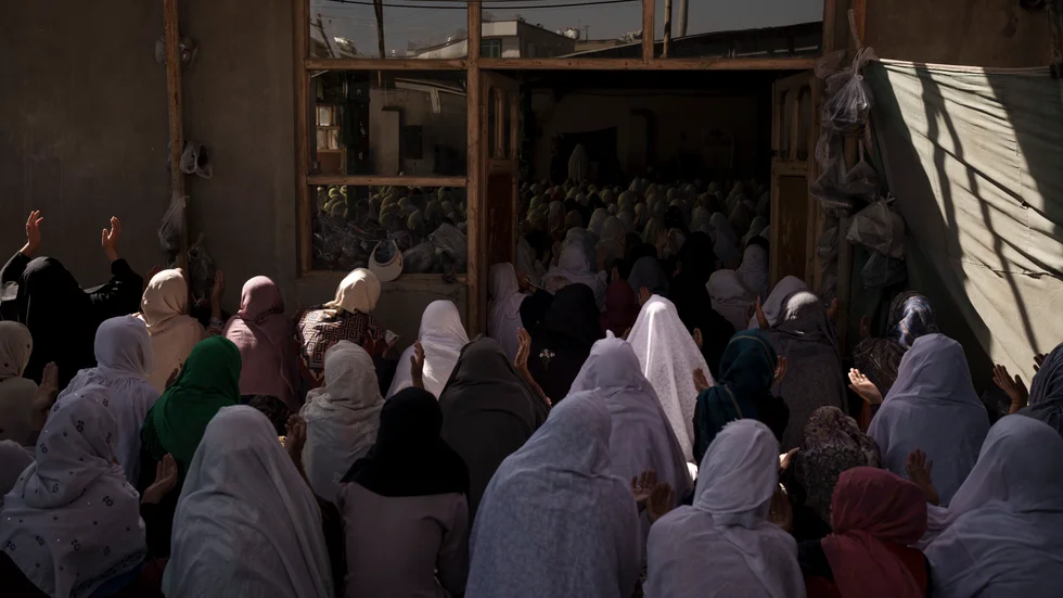  Omvärlden måste fortsätta engagera sig för Afghanistans folk, kvinnor och utsatta grupper, skriver Emmie Lindén och Emma Stenbacka.