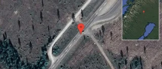 Lastbil stillastående på E10 - helt stopp i ett körfält