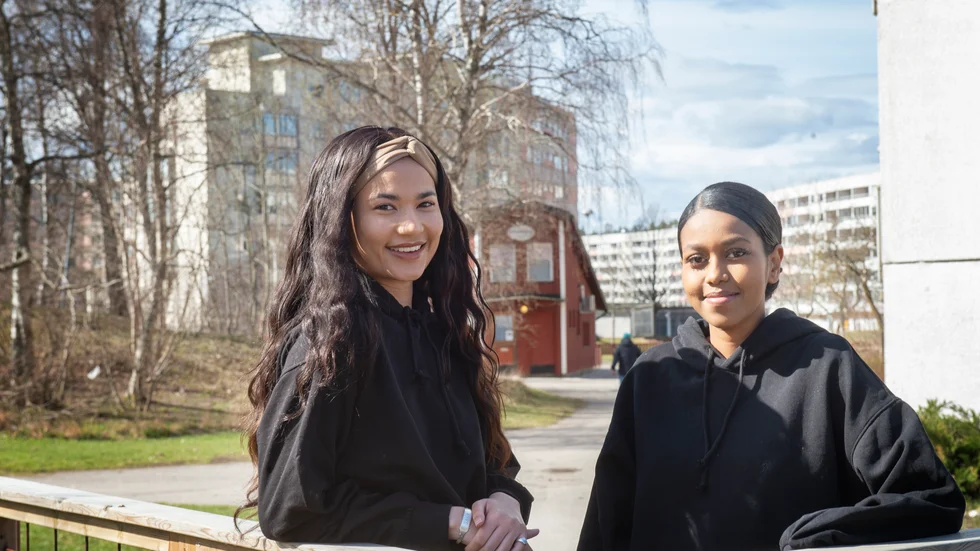 "Vi är en förening av unga - för unga", säger Sara och Sara från M.S Ungdomsförenings styrelse.
