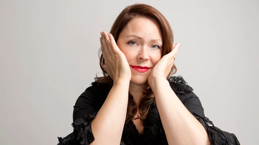 Eva Moberg undrar hur det ser ut inne i huvudet hos dem som bara släpper skräp där de står och går.