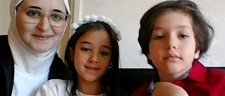 Syskonen Lujain och Mustafa läser varje dag