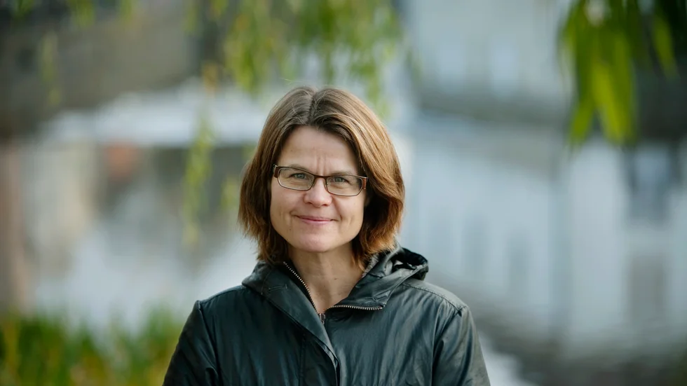 Anna Ehn lyckas göra kampen mot anorexi begriplig för läsarna, skriver UNT:s recensent Lina Österman. 