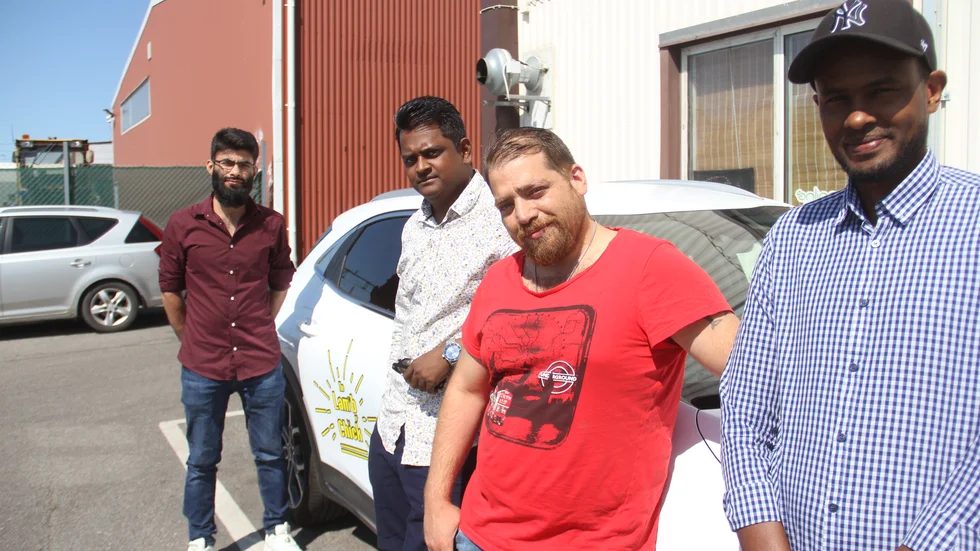 Från vänster: De tre ägarna Muhammad Ishaq, Ganesh Kumar, Dion Monazah och Ali Ismail, som är anställd på Lamb N' Chick, är i full gång med att planera expanderingen i bland annat Uppsala. 