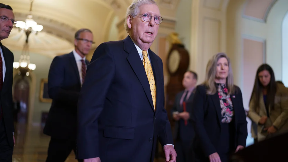 Senatens minoritetsledare, republikanen Mitch McConnell, har efter tuffa förhandlingar med Demokraterna gått med på ett infrastrukturpaket värt 1|200 miljarder dollar.