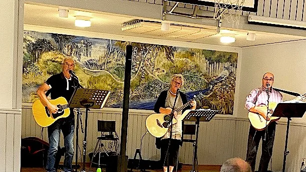 Viklundarna underhöll under festen. 