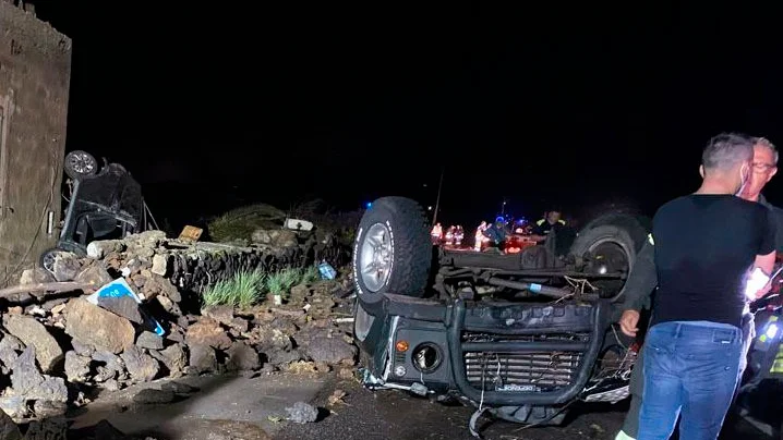 En tornado har orsakat död och förödelse på ön Pantelleria.