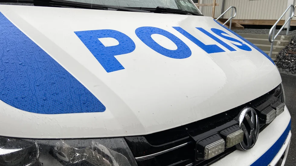 Det var i mitten av januari som mannan olovligen tog stålbalkar till ett värde av 6 250 kronor. Nu åtalas han för stöld.