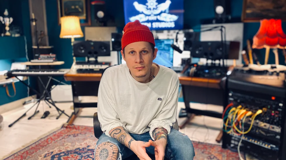 Musikprofilen Kenny Lundström är på jakt efter länets kommande artister. Den digitala musikgalan LaLaLa har han jobbat fram tillsammans med Albin Forsell och Edvin Bergsland ihop med Studieförbundet Vuxenskolan.