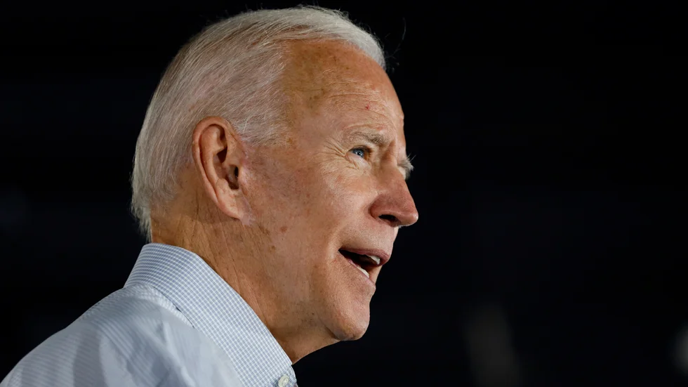 USA:s president Joe Biden byter strategi för att försöka få igenom sin infrastruktursatsning. Arkivbild.