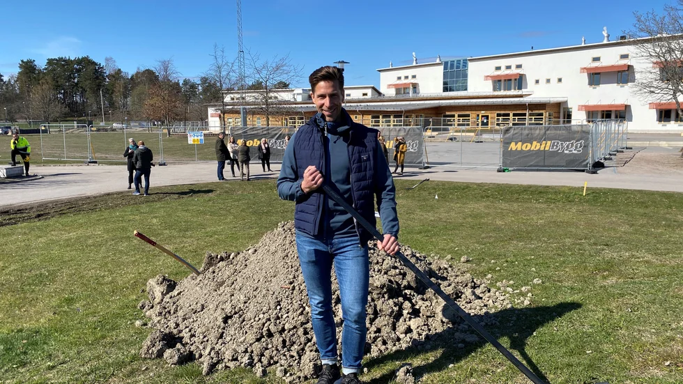 "Med den här isrinken kommer man kunna börja åka i oktober, till skillnad från innan då det kanske har gått att åka från januari beroende på hur kallt det varit", säger Peter Winbäck.  