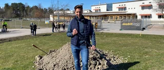 Första spadtaget grävt för Trosas nya sporthall och isrink: "Jätteroligt"