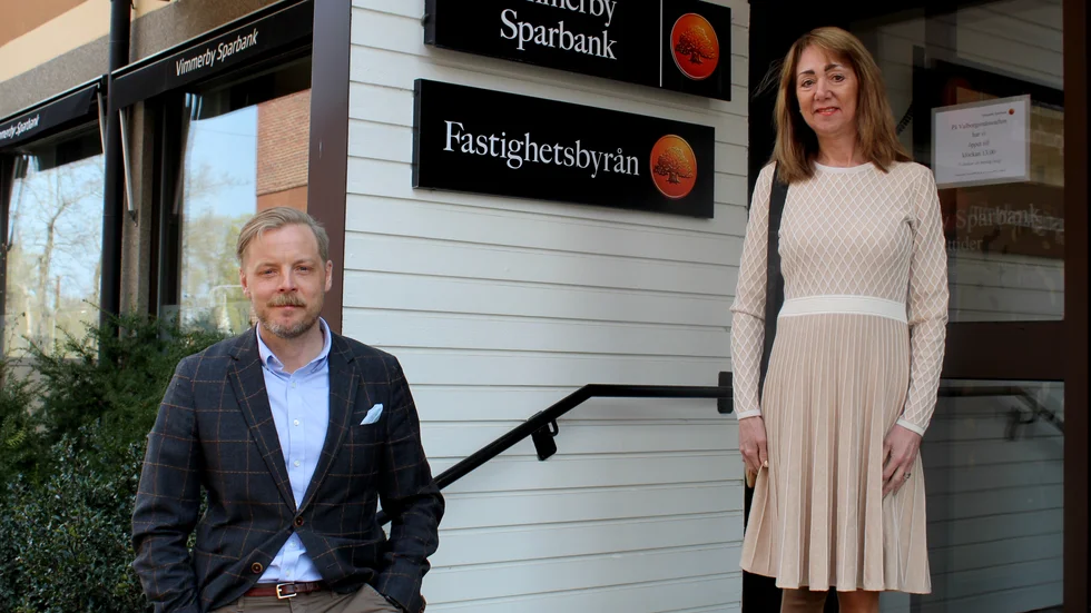 Axel Tuneks tar över posten som VD för Vimmerby Sparbank den 1 september från nuvarande VD Carina Rydholm som ska gå i pension. 