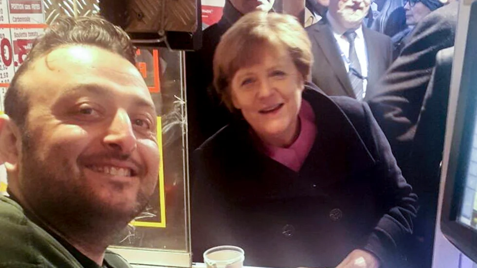 Angela Merkel smet ut från ett EU-toppmöte 2016 för att köpa pommes frites.