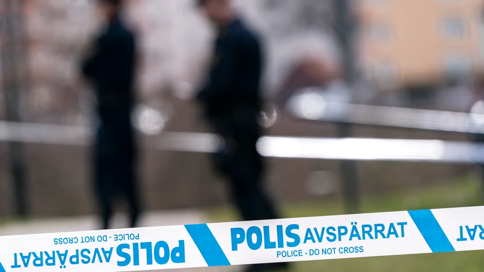 Polisen har spärrat av brottsplatsen i Göteborg, där två personer knivskars. Arkivbild.