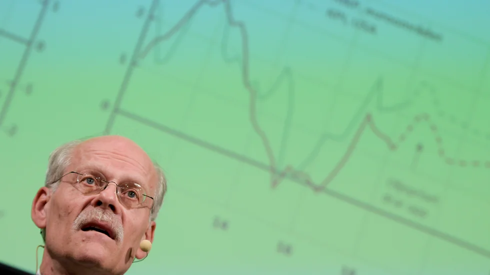 Låga räntor predikar Riksbankschefen Stefan Ingves. Det ger dålig utveckling för räntefonderna. Men låt dem vara, flytta dem inte till ISK, råder experten. Arkivbild.