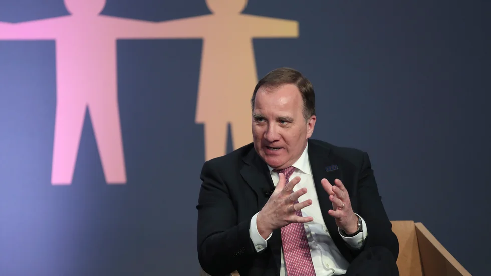 Statsminister Stefan Löfven inne på fredagens EU-toppmöte i Porto.