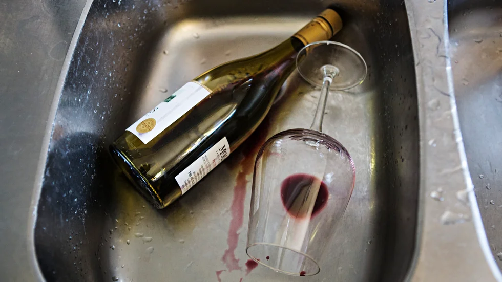 Gårdsbutiker med försäljning av alkohol kan leda till ett slopat Systembolag och därmed ökad alkoholkonsumtion med svåra följder för folkhälsan, skriver Pi Högberg som gjort en analys av sådana effekter i en tidigare utredning om gårdsförsäljning.