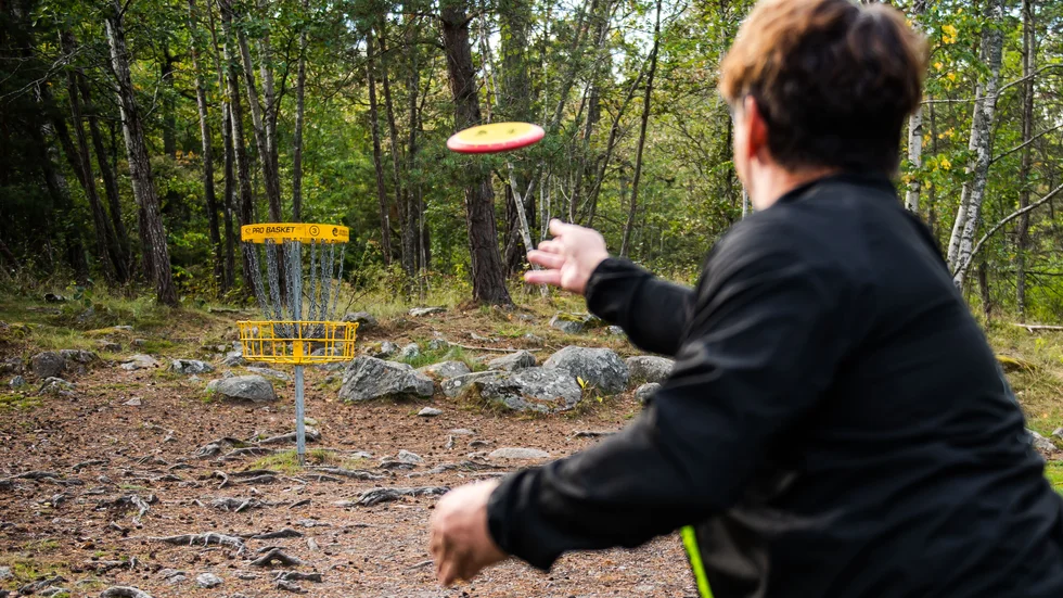 Sporten discgolf har växt de senaste åren, och nu kan det bli fler banor i Motala kommun. 