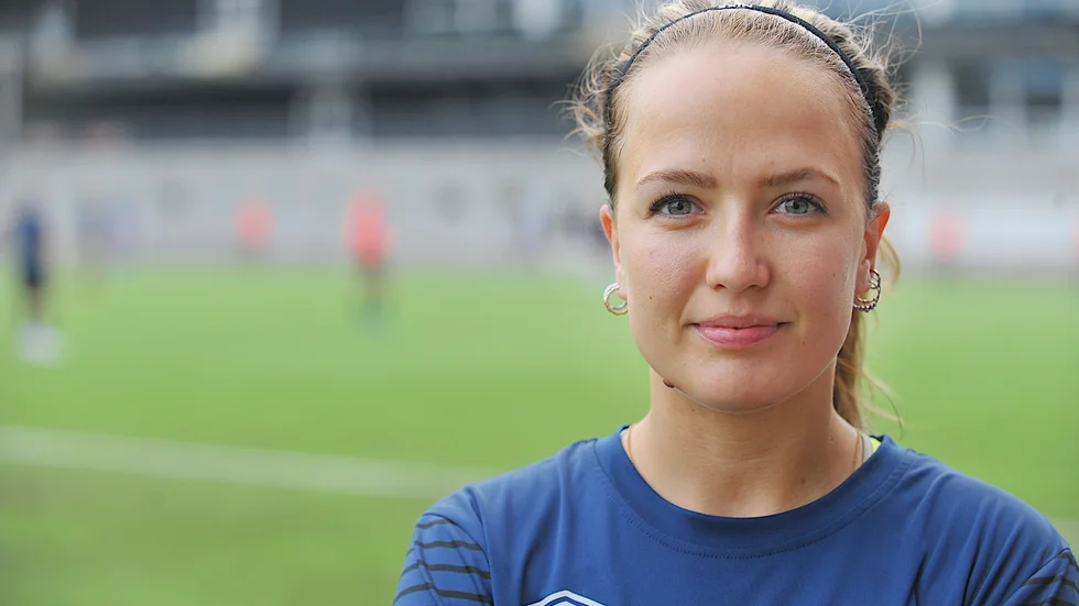 Anna Berglund stannar i Trångfors. "Känns jättebra", säger hon.