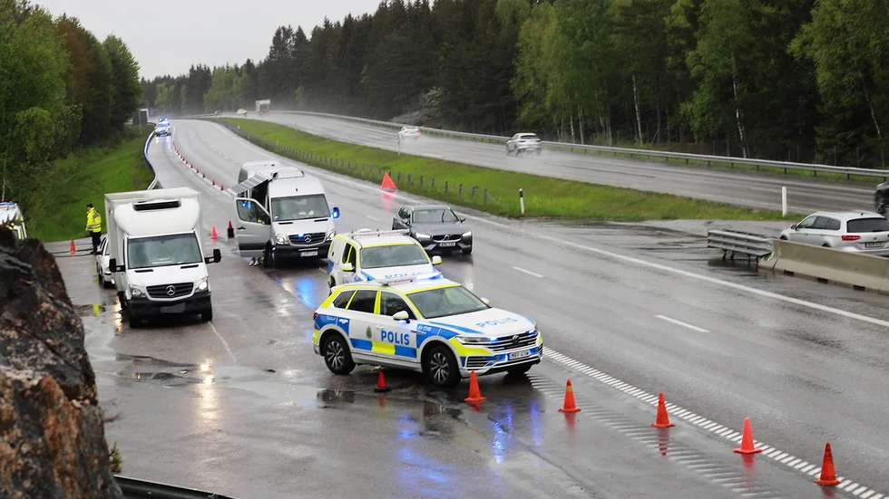 Polisen utfärdade sex fortkörningsböter på några få timmar när den nationella trafikveckan fortsatte.
