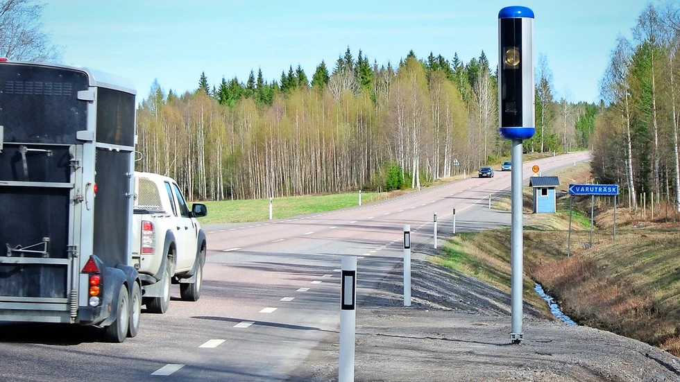 En fartkamera på väg 95 i höjd med Varuträsk.