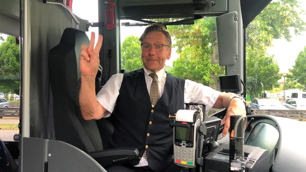 Janne Höijer har som mål att förbättra busschaufförers rykte och att resenärerna ska vara gladare när de går av bussen än när de steg på. 