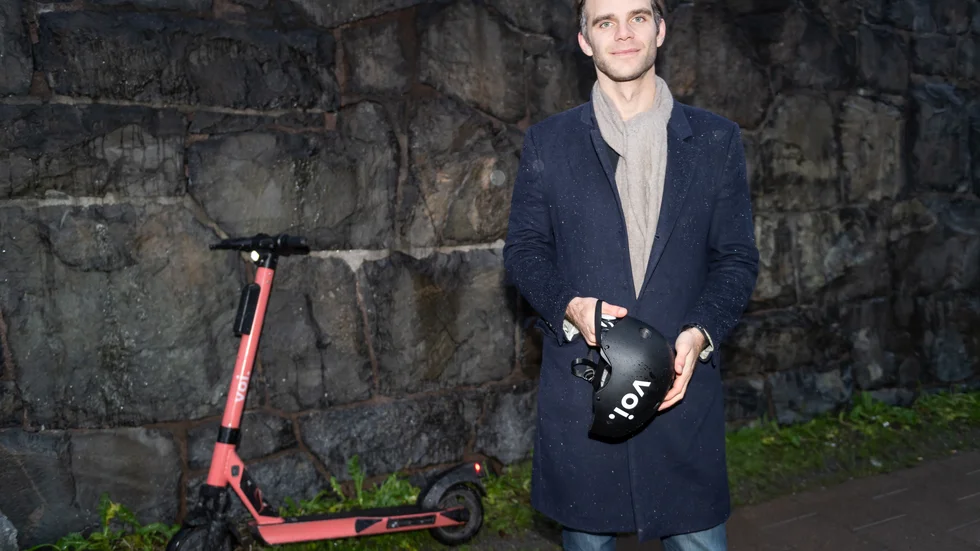 Fredrik Hjelm, vd och medgrundare av elsparkcykelföretaget Voi, vill att städern anpassas efter elsparkcyklar.