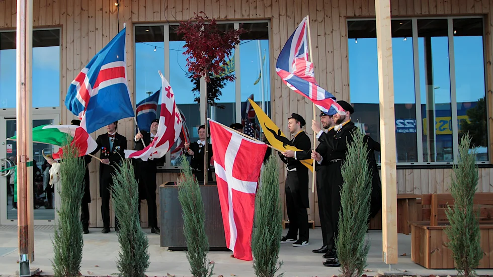 Västgöta nations manskör korgossarna var med på invigningen. 