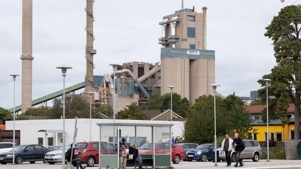 Cementfabriken i Slite på Gotland riskerar att få stoppa produktionen efter att mark- och miljööverdomstolen avvisat ansökan om kalkbrytningstillstånd. 