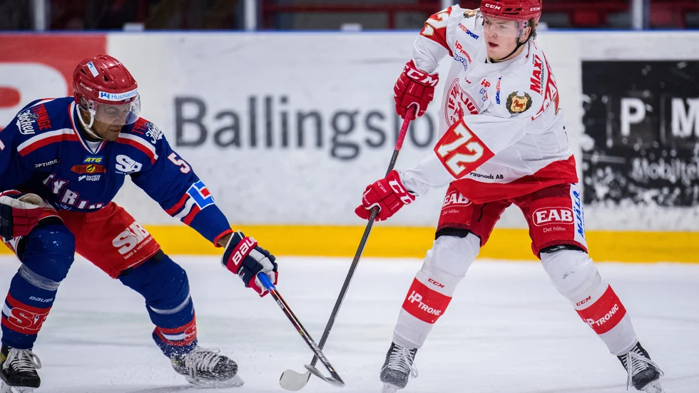 Gabriel Jammeh (vänster) i en match mot Troja-Ljungby i hockeyettan under fjolårssäsongen.