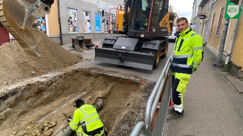 Avstängt på Västra Kvarngatan. "För att hålla fjärrvärmenätet så driftsäkert som möjligt", säger  Fredrik Pettersson på Vattenfall.