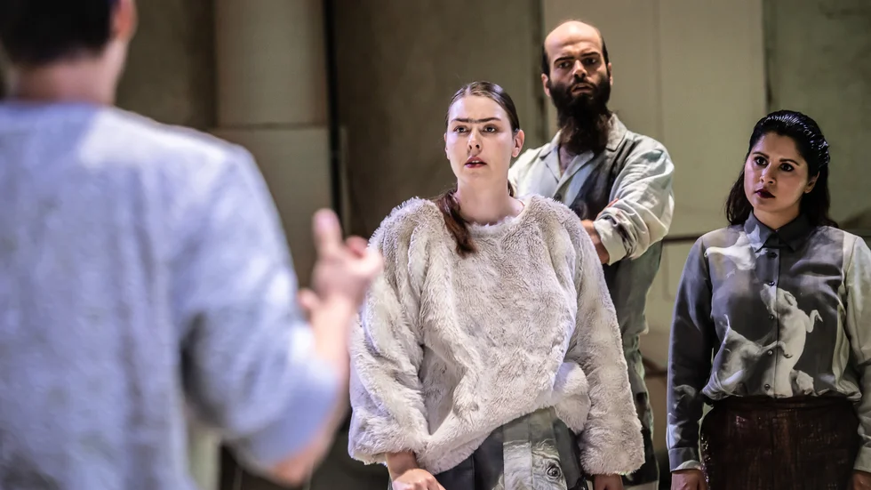 Georg Källström, Karin Osbeck, Pascal Zurek och Agnes Auer i Vadstena-Akademiens opera "Zebran" som spelades sommaren 2021 och som nu streamas på Internet under en begränsad period.