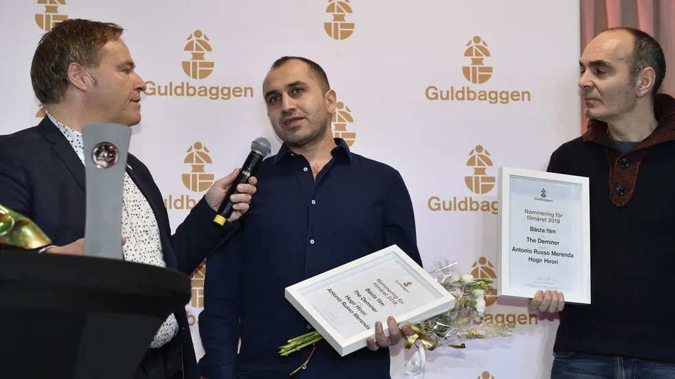 Hogir Hirori (mitten) i samband med Guldbaggenomineringarna 2019. Till höger syns producenten Antonio Russo Merenda, som också har producerat vinnarfilmen "Sabaya". Arkivbild.