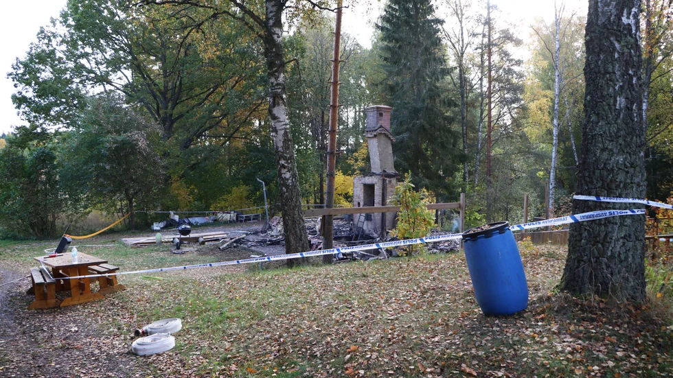 Mannen som fortfarande är skäligen misstänkt för mordbrand är nu försatt på fri fot.