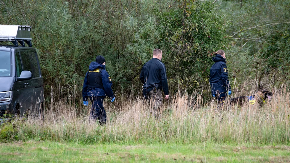 Polisens hundförare och kriminaltekniker sökte tidigare i veckan i området kring en damm och en på en närbelägen golfbana utanför Oxie.