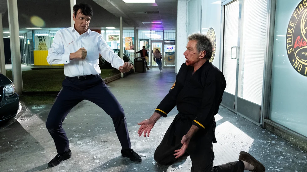 Ralph Macchio i rollen som Daniel LaRusso och Martin Kove som John Kreese. Arkivbild.