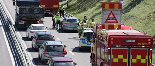 Personbil påkörd bakifrån av lastbil