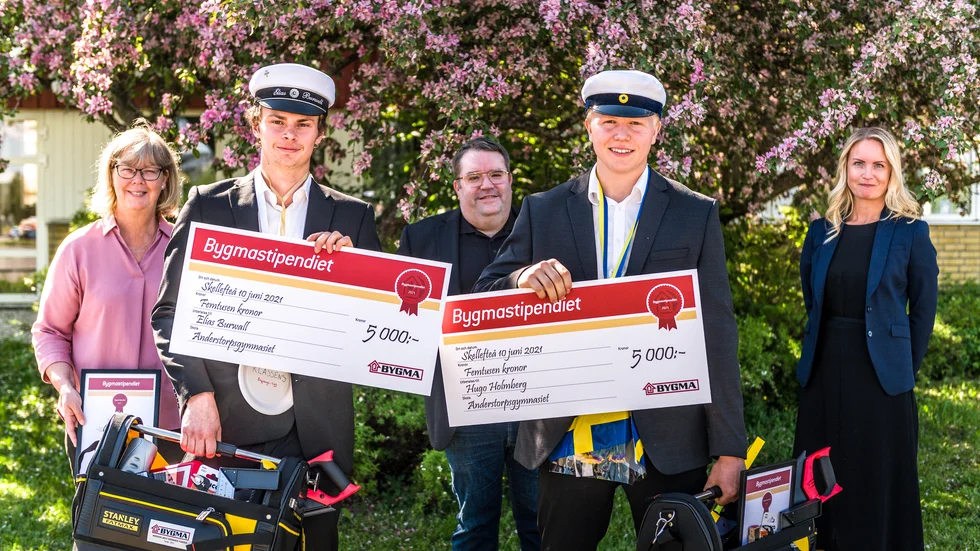 Elias Burwall och Hugo Holmberg fick ta emot Bygmastipendiet.